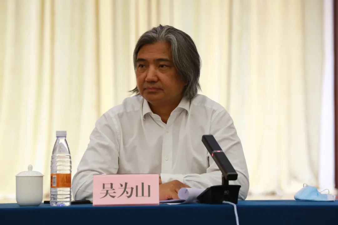吴为山主持闭幕会