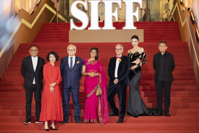 在由波兰导演、编剧、制片人、演员杰兹·斯科利莫夫斯基领衔的评委会。