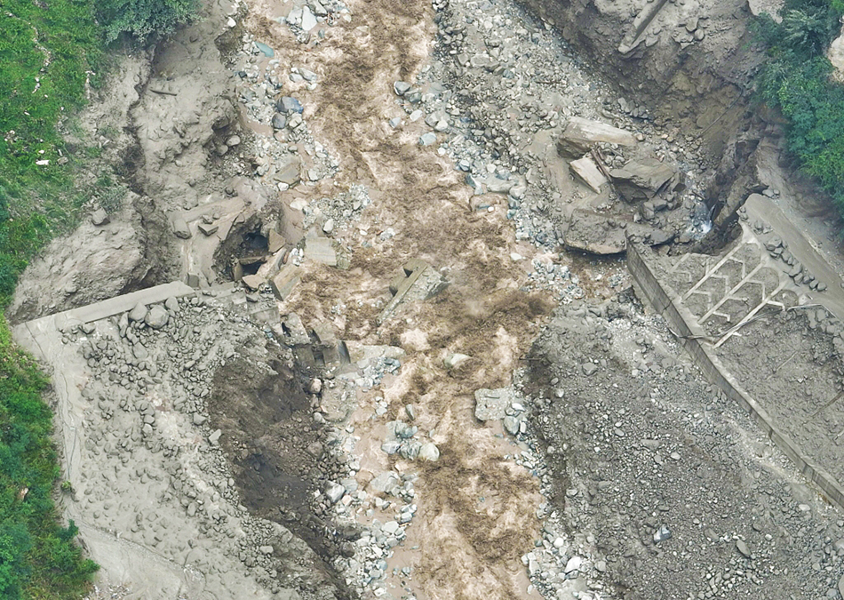 2023年6月27日,四川阿坝,汶川县绵虒镇板子沟泥石流灾害现场。