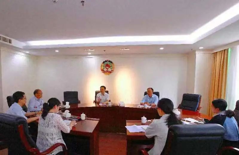 2022年3月11日,黄振饶主席主持协商专班会议,专题研究民主监督与社会监督、舆论监督贯通协同工作(梧州市政协供图)
