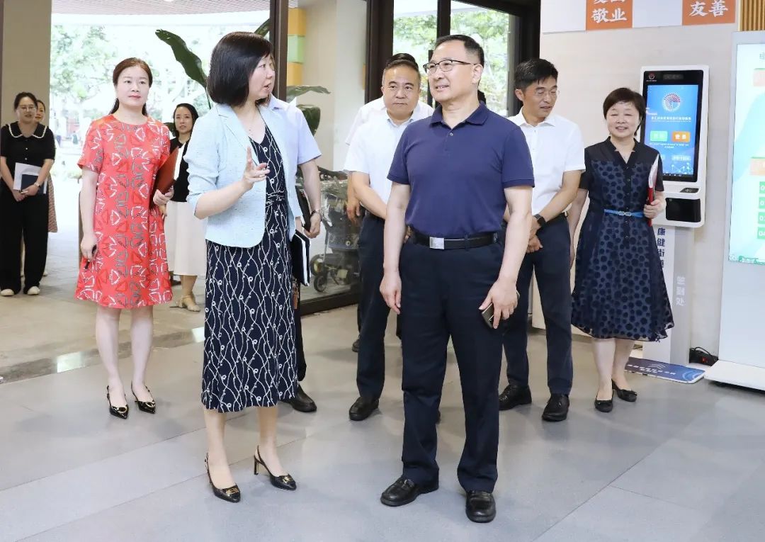 区政协主席黄冲带队赴康健街道调研_长三角政协