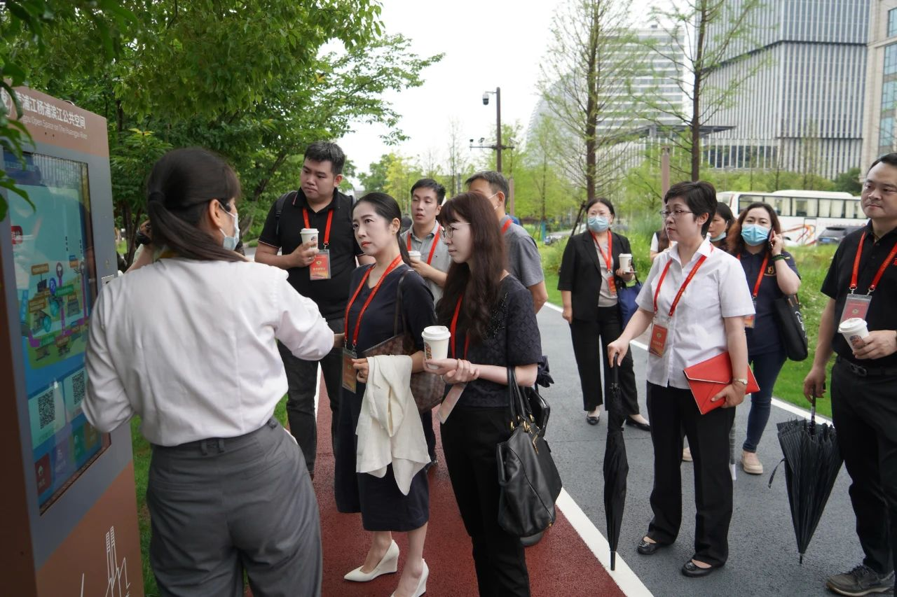 杨浦区政协开展滨江无障碍环境建设专题视察