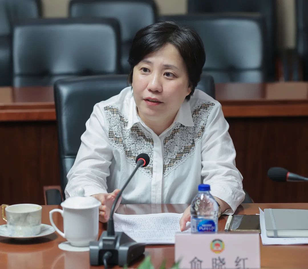 俞晓红就区政协提案"提,立,办,督,评"等工作情况进行了汇报.