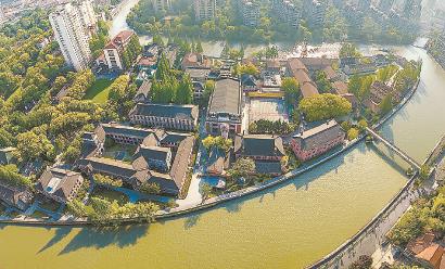 从空中俯瞰华东政法大学长宁校区。