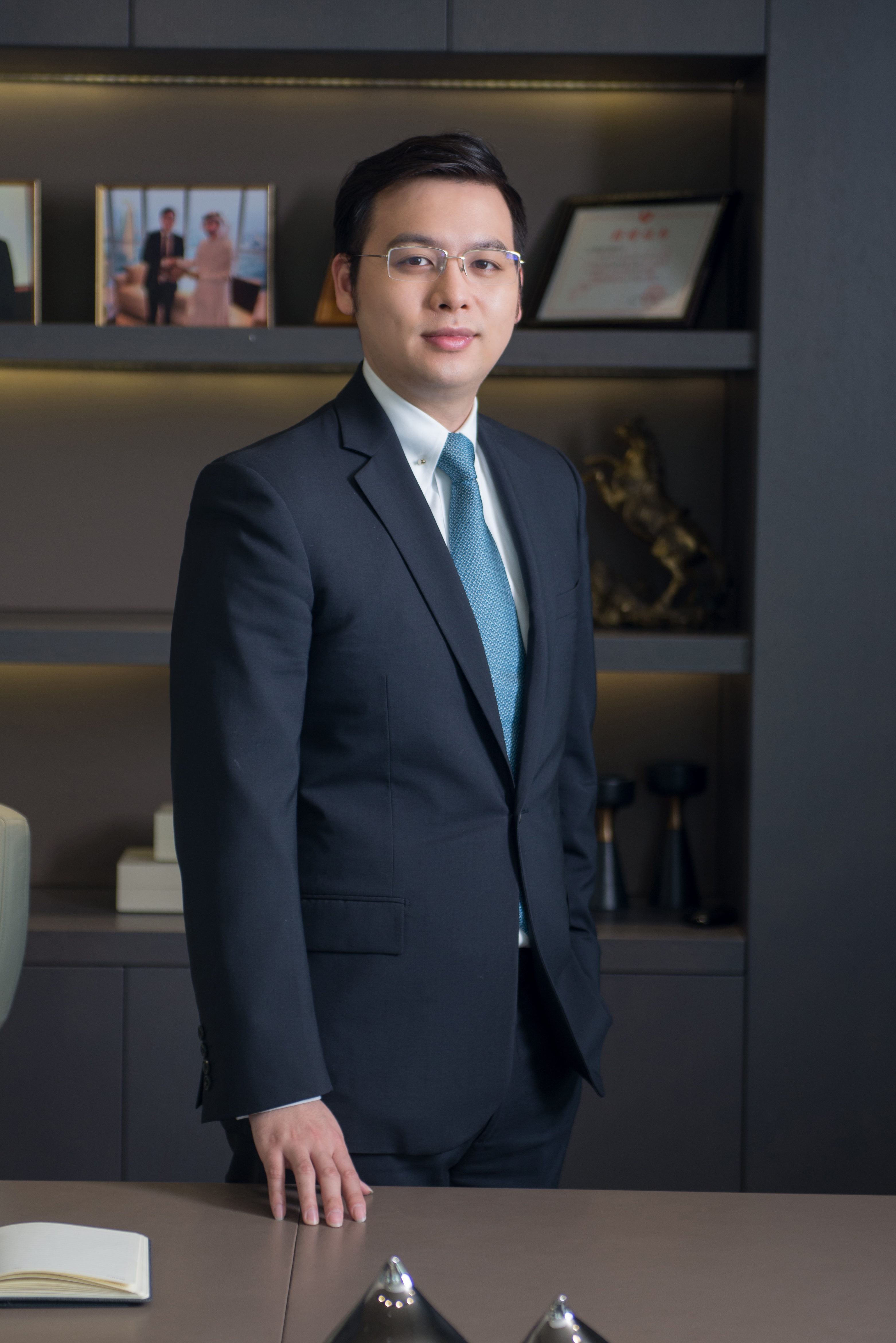 南逸:上海市政协委员,寰泰能源股份有限公司董事长、寰泰储能科技股份有限公司董事长兼总裁