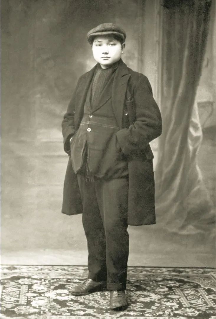 1920年,留法勤工俭学时的邓小平,时年16岁。