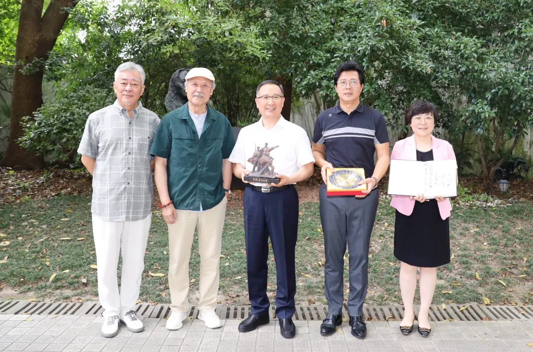 区政协主席黄冲一行赴上海电影演员剧团走访市政协委员佟瑞欣_长三角政协