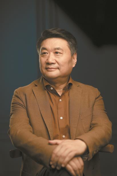 唐江澎1963年出生,陕西洛南人。特级教师,第十三届全国政协委员,曾任江苏省锡山高级中学校长。现任江苏省锡中教育集团总校长,香港中文大学(深圳)当代教育研究所所长,中国教育学会副会长,教育部基础教育教学指导委员会副主任委员。 图片由受访者提供