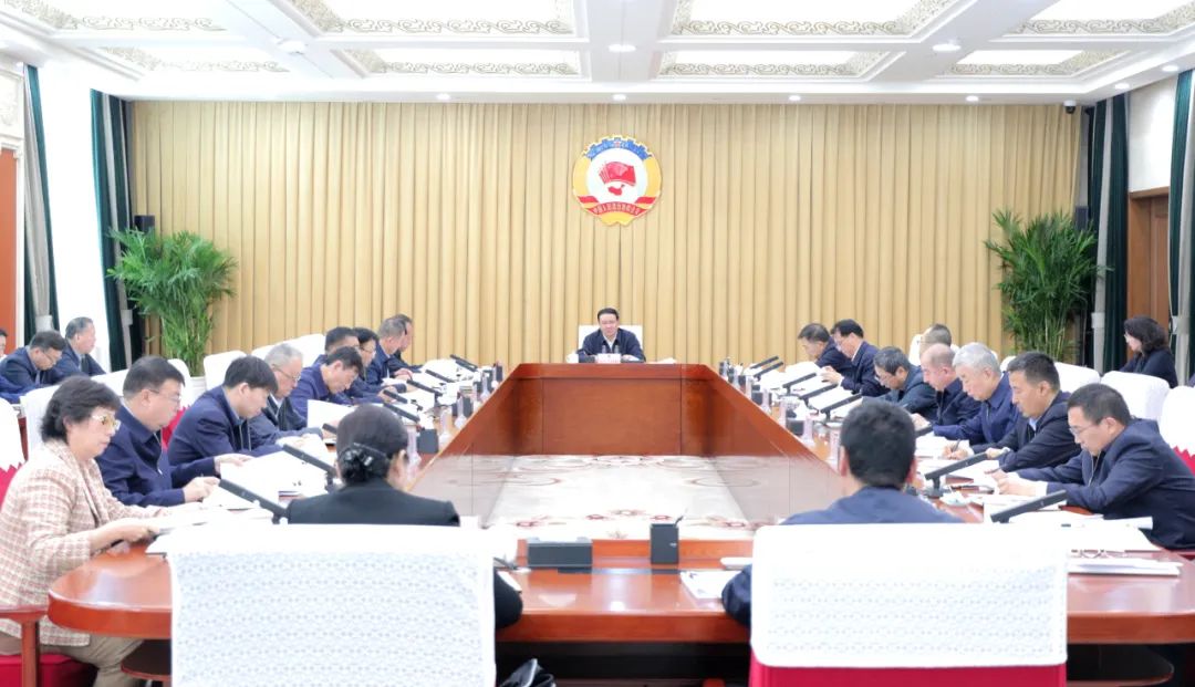 9月22日,自治区政协党组召开扩大会议。自治区政协党组书记、主席努尔兰·阿不都满金主持会议并讲话。记者 郭冰摄