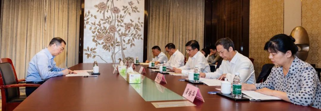 杨震接见农工党六安市委会领导班子成员