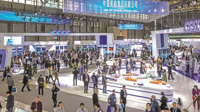 上海市船舶与海洋工程学会自1981年起连续成功举办20届的中国国际海事技术学术会议和展览会(Marintec China),作为中国与国际海事界寻求全方位、多层次合作的纽带,已成为国际上两个最大的海事会展之一。