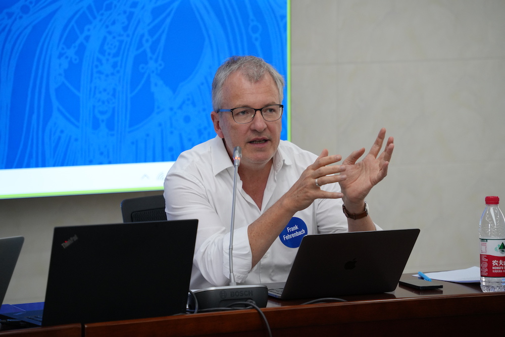 弗兰克·费伦巴赫教授在上海授课
