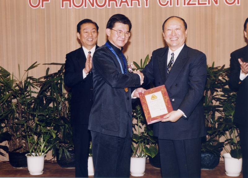 1999年，罗康瑞获颁上海市荣誉市民