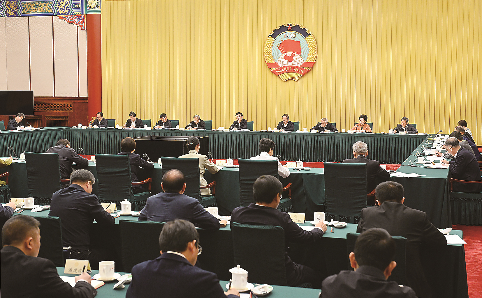 10月20日，十四届全国政协第十一次双周协商座谈会在北京召开，中共中央政治局常委、全国政协主席王沪宁主持会议。 人民政协报记者 姜贵东 摄