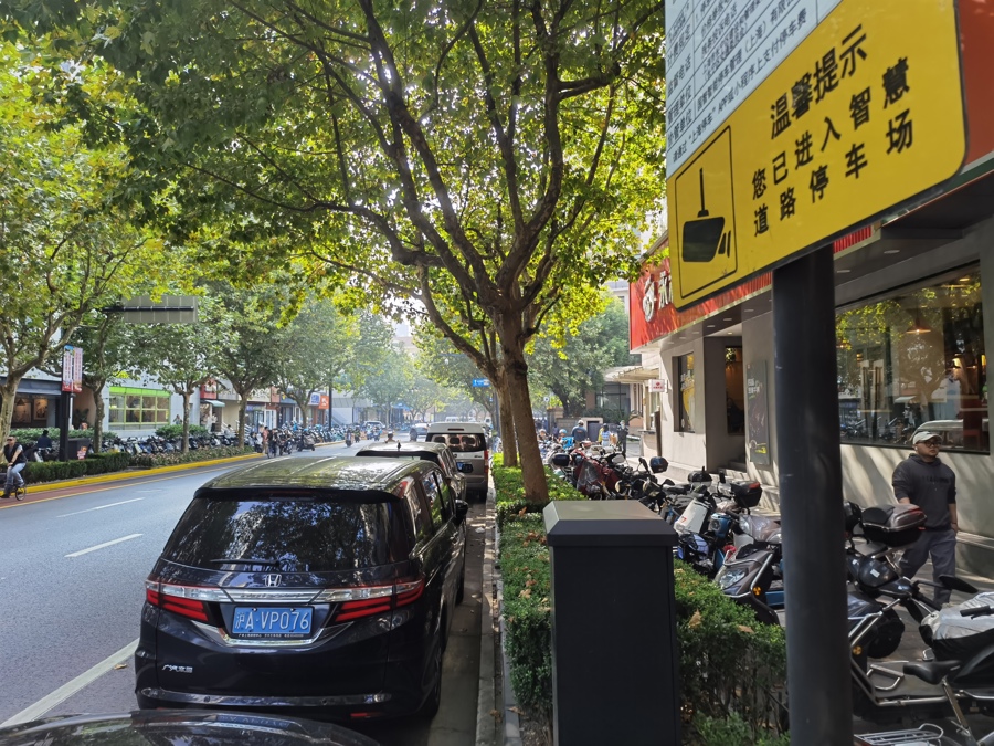 △定西路宣化路至安化路间的智慧道路停车场，该停车场有16个车位。