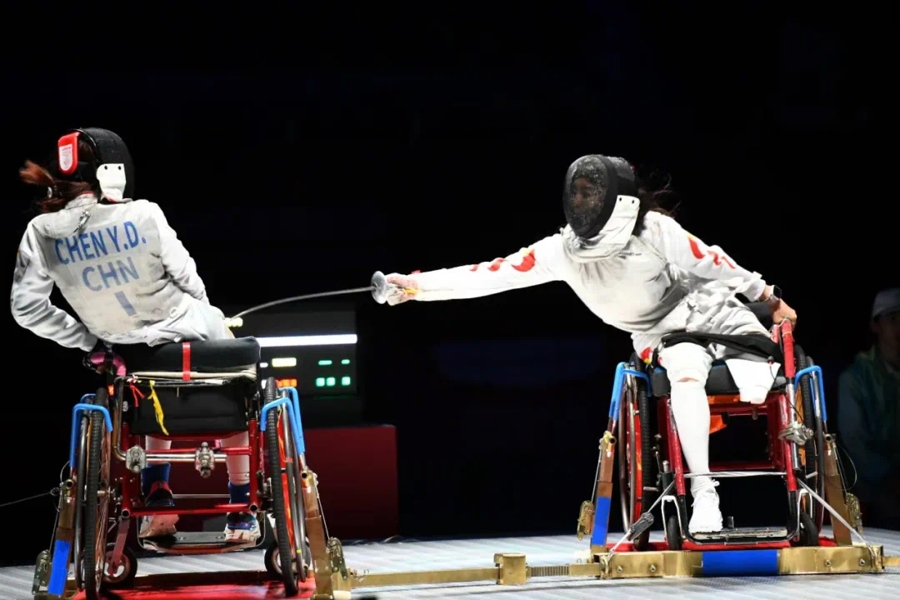 比赛现场，右为辜海燕（朱德春 摄）