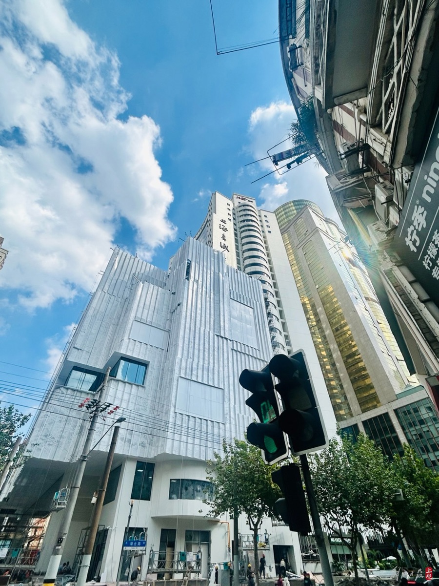 全新的上海书城即将开业 施晨露 摄