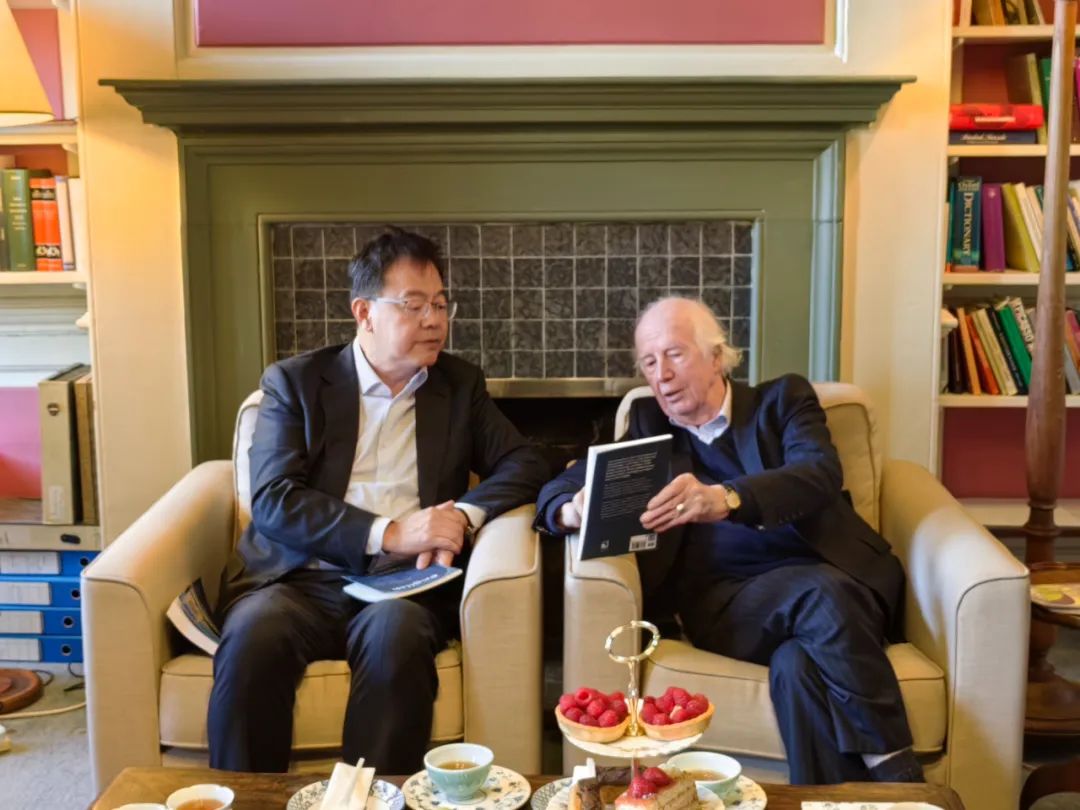 张恩迪与艾伦·麦克法兰院士会面交流