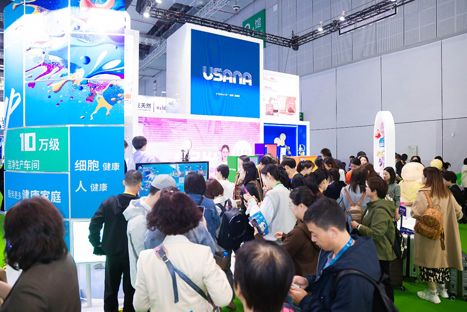 第六届进博会USANA展台吸引了不少参观者。受访者供图