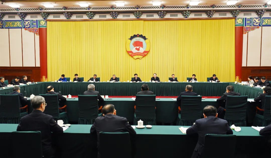 十一月二十四日，十四届全国政协第十三次双周协商座谈会在北京召开，中共中央政治局常委、全国政协主席王沪宁主持会议。 本报记者 姜贵东 摄