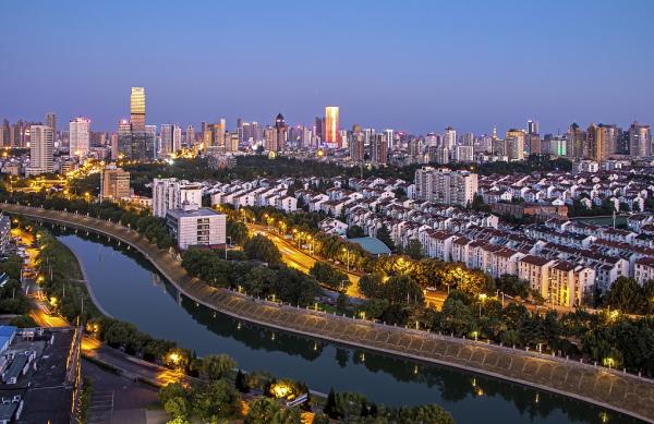 5座常住人口超900万的城市中，合肥的人口总量居首。