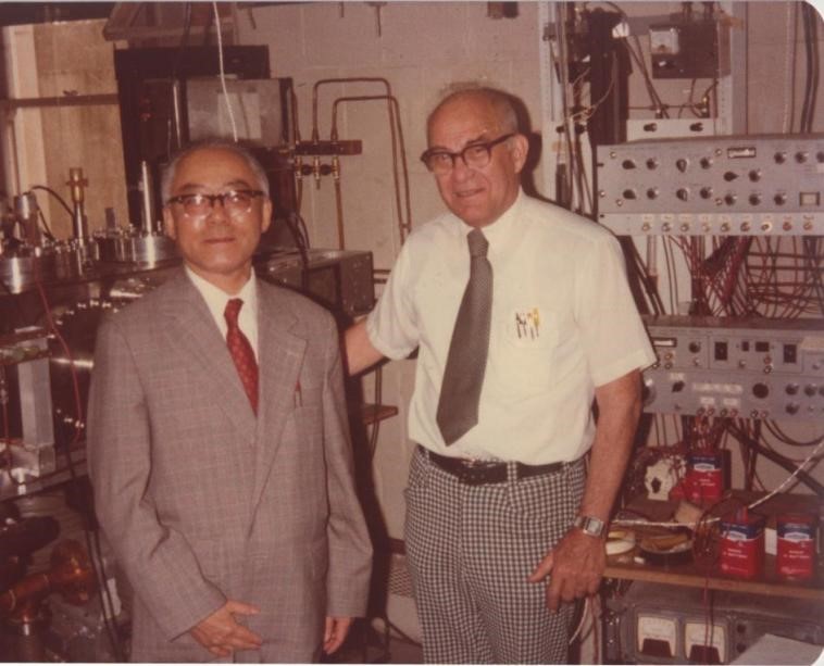 1981年卢鹤绂与首次分离铀235的尼尔教授。