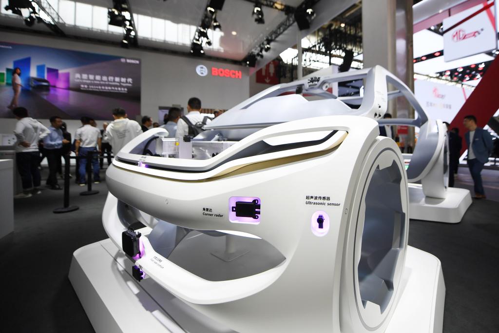 在北京车展上，博世公司展台展出可用于新能源汽车智能出行解决方案的相关产品（4月25日摄）。新华社记者鞠焕宗摄