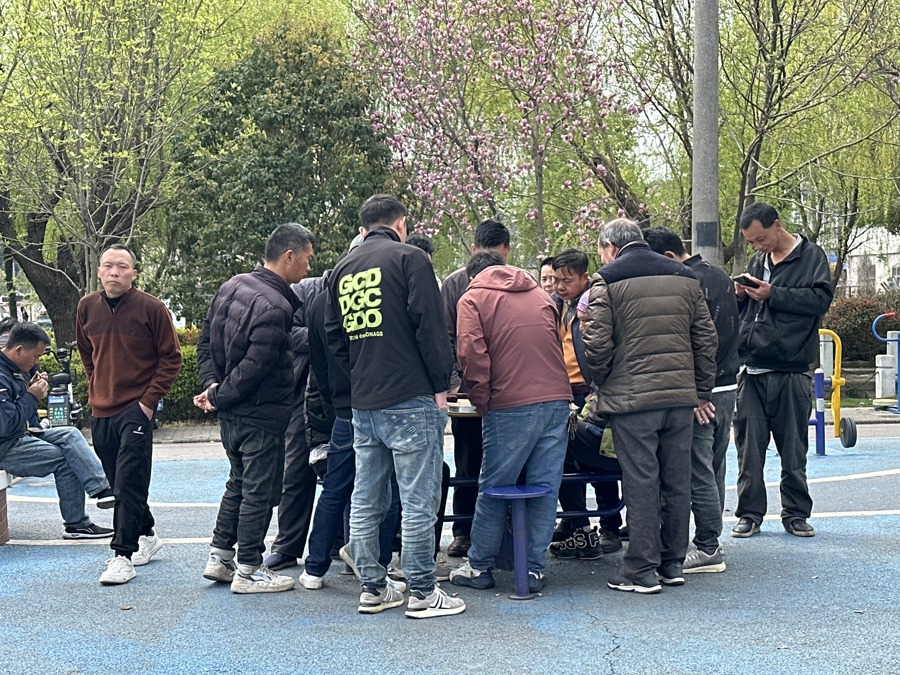 没找到工作的人们,先玩儿为敬。