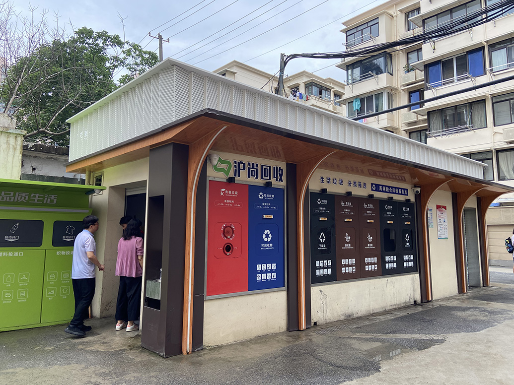 徐汇区宛南六村的新垃圾箱房,今年3月建成。