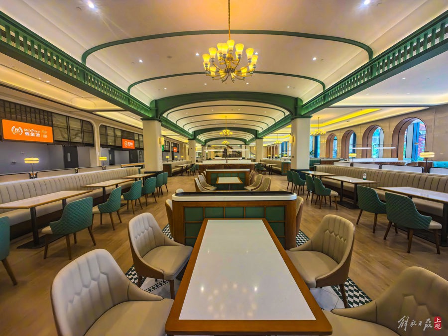 华为练秋湖研发中心食堂已全部装饰完毕,餐厅桌椅全部摆放完成,准备营业。