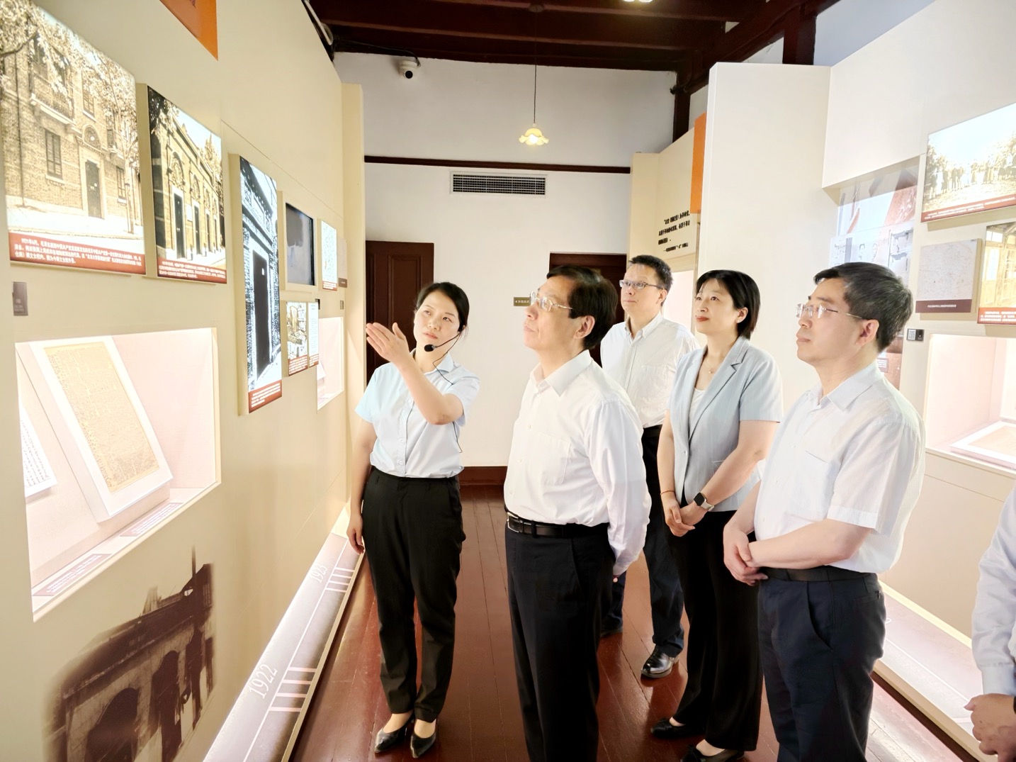 参观毛泽东旧居陈列馆
