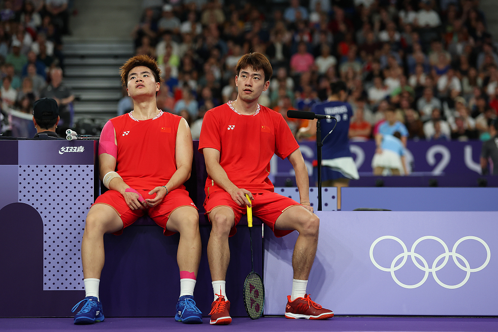 男双比赛中,梁伟铿/王昶以21比5、21比12击败加拿大组合董星宇/矢仓尼。