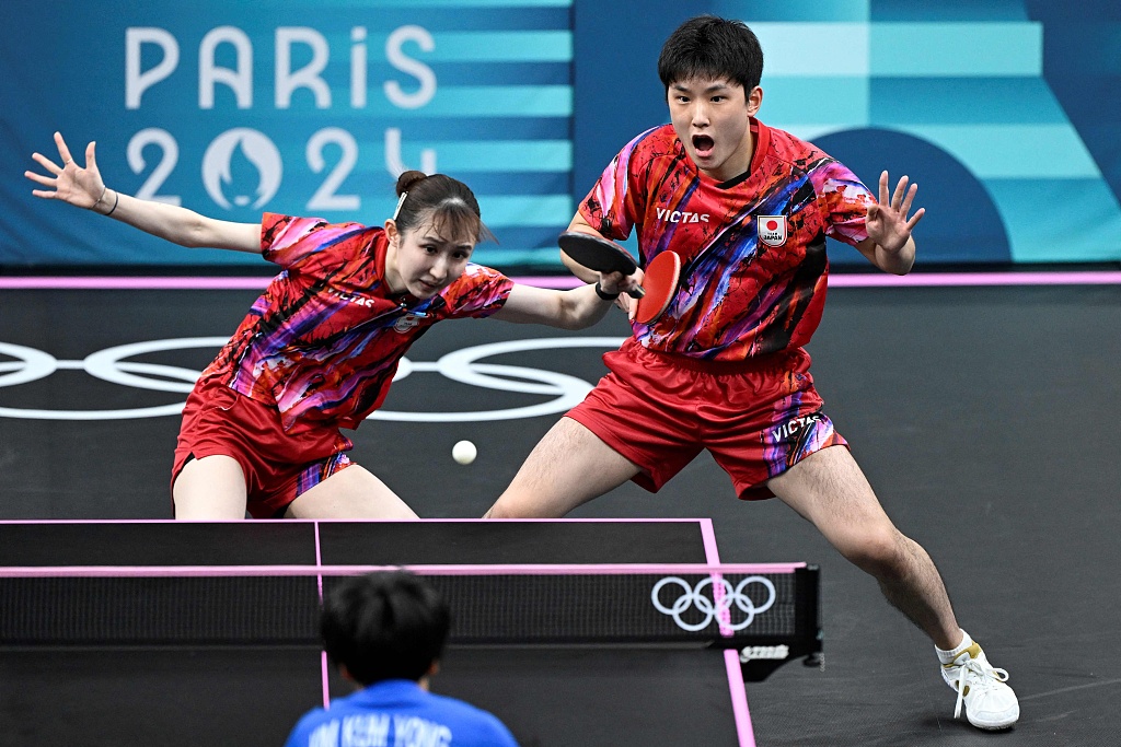 日本的2号种子张本智和/早田希娜则1比4不敌朝鲜组合,爆冷出局。