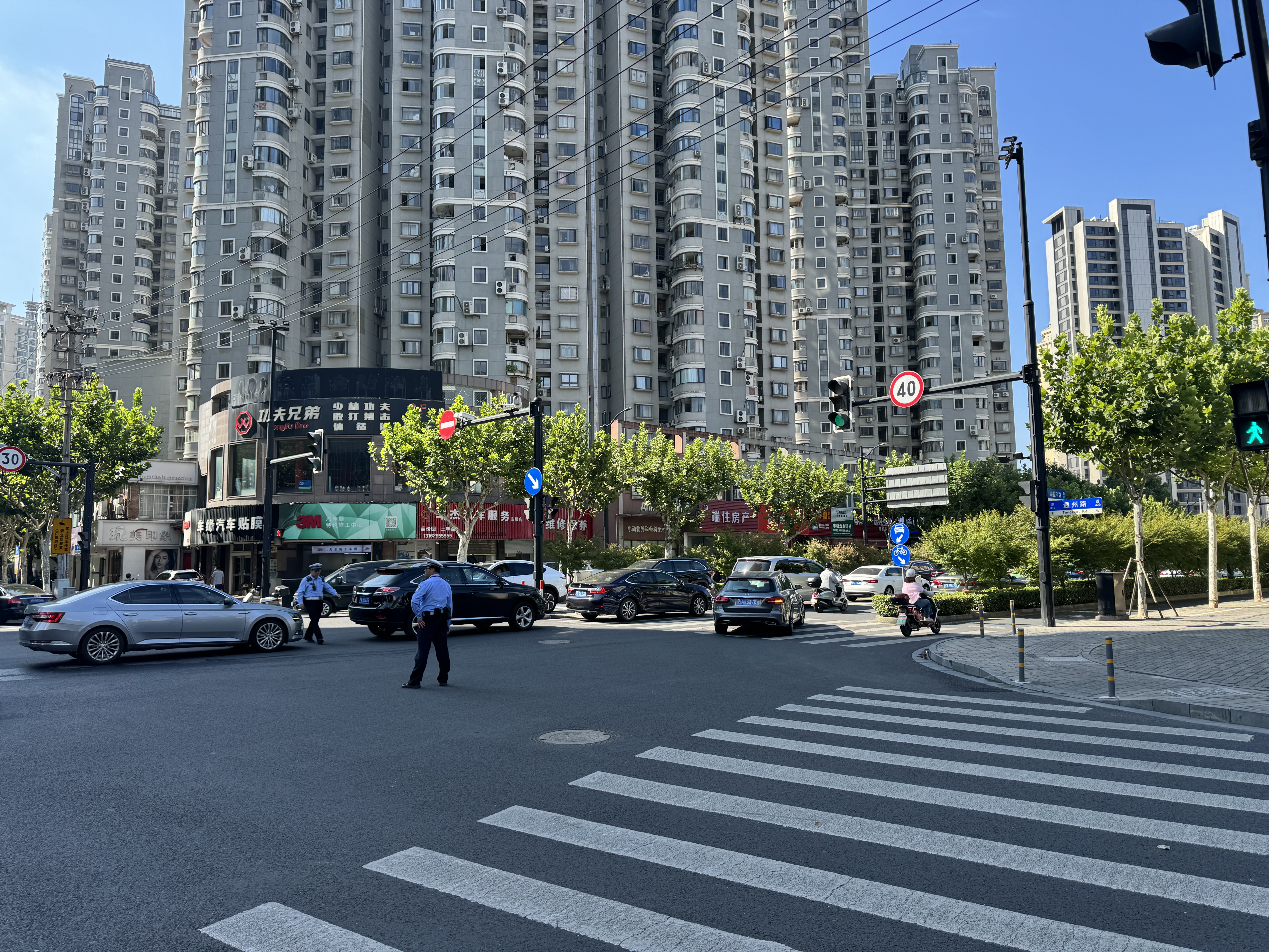 8月6日早高峰时段,通州路海拉尔路仍有拥堵情况。澎湃新闻记者 徐亦嘉 图