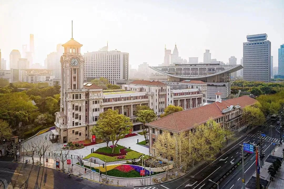 原跑马总会大楼于2015年迎来上海市历史博物馆（上海革命历史博物馆）入驻，于2018年正式对外开放（来源：“上海市历史博物馆革命历史博物馆”微信公众号）