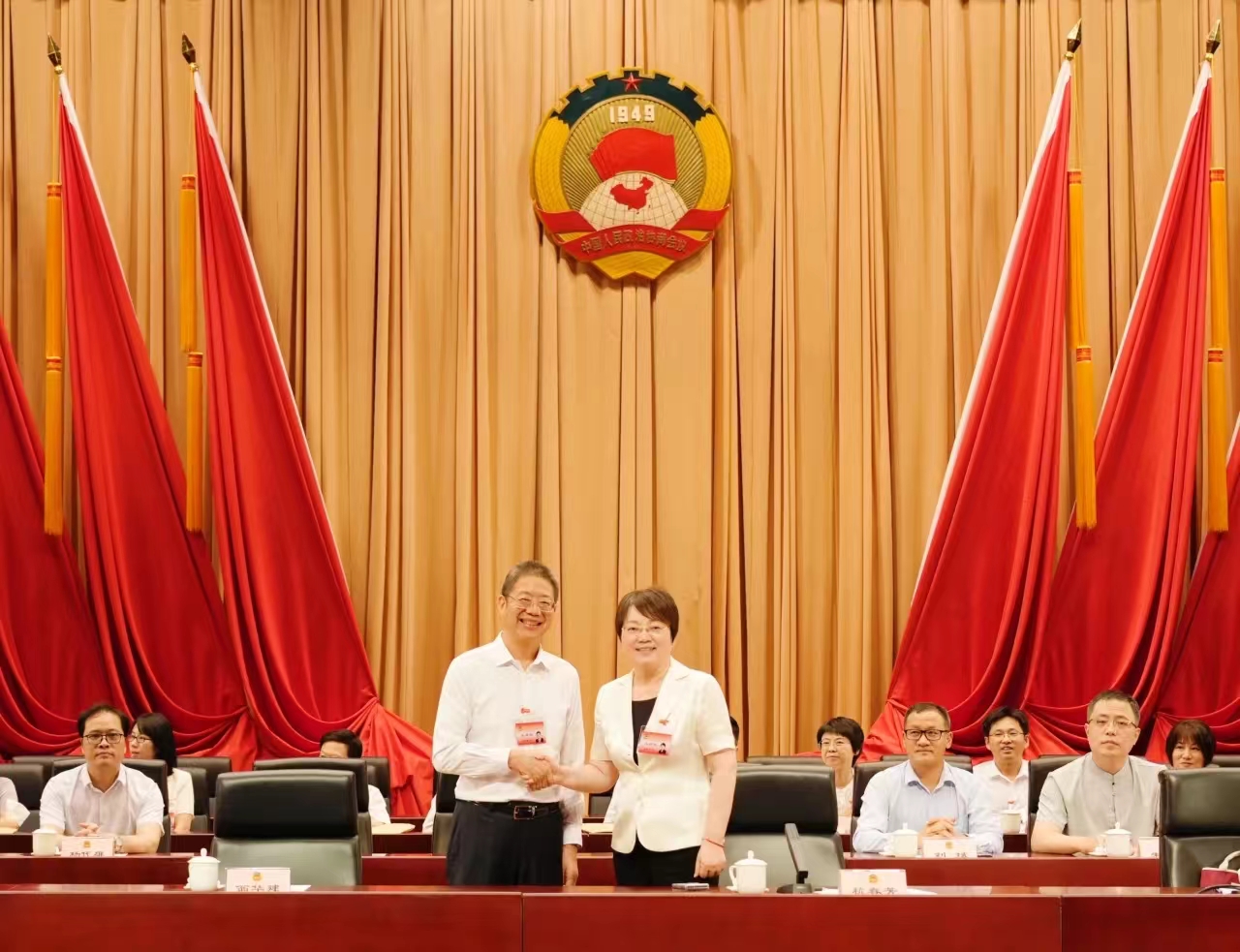 选举翁华建为十五届区政协副主席