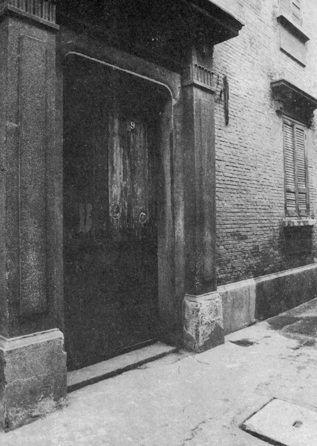 1927年秋至1928年,中共中央政治局联络点:同孚路柏德里700号(今石门一路336弄9号)