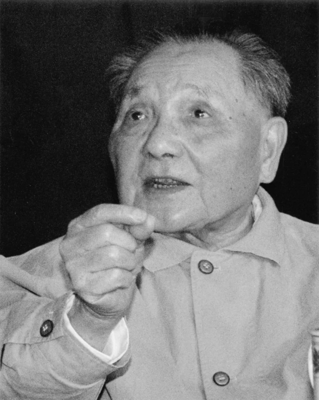 1991年2月,邓小平希望上海人民思想更解放一点,胆子更大一点,步子更快一点