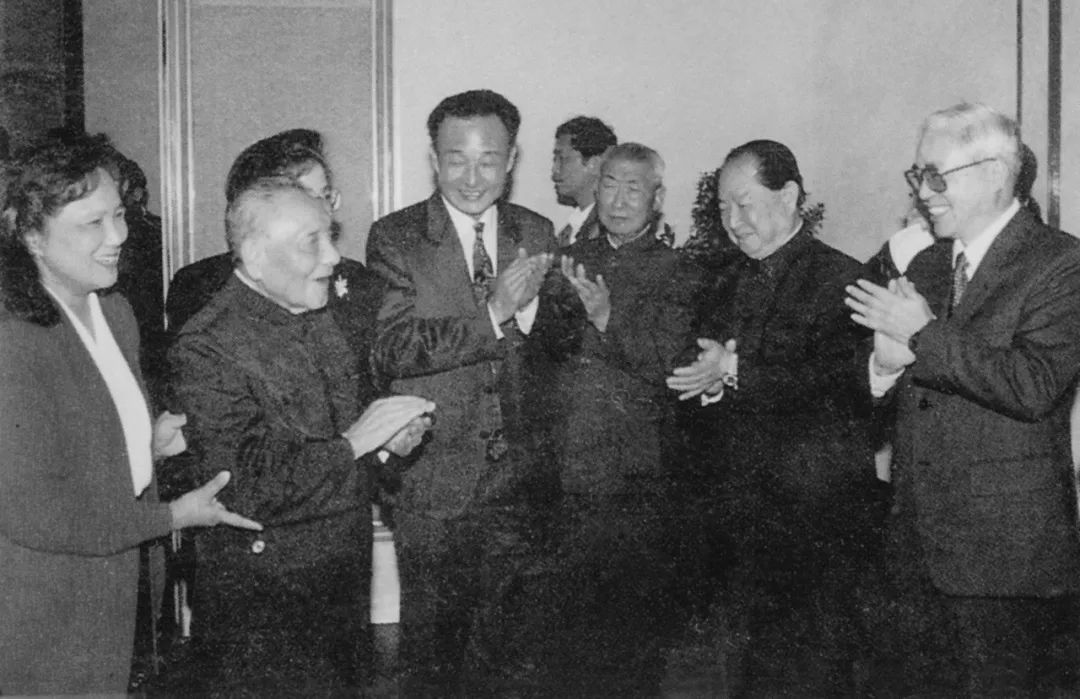 1994年2月,邓小平要求上海抓住20世纪最后一次机遇