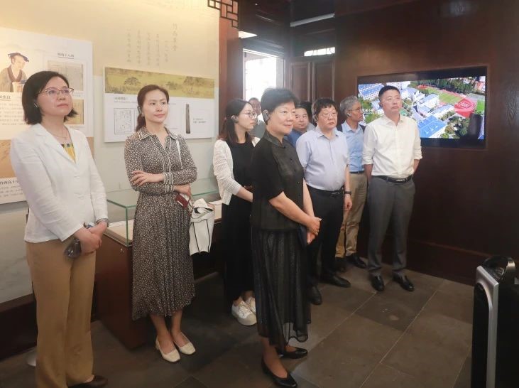 參觀南社紀念館 王斯博 攝
