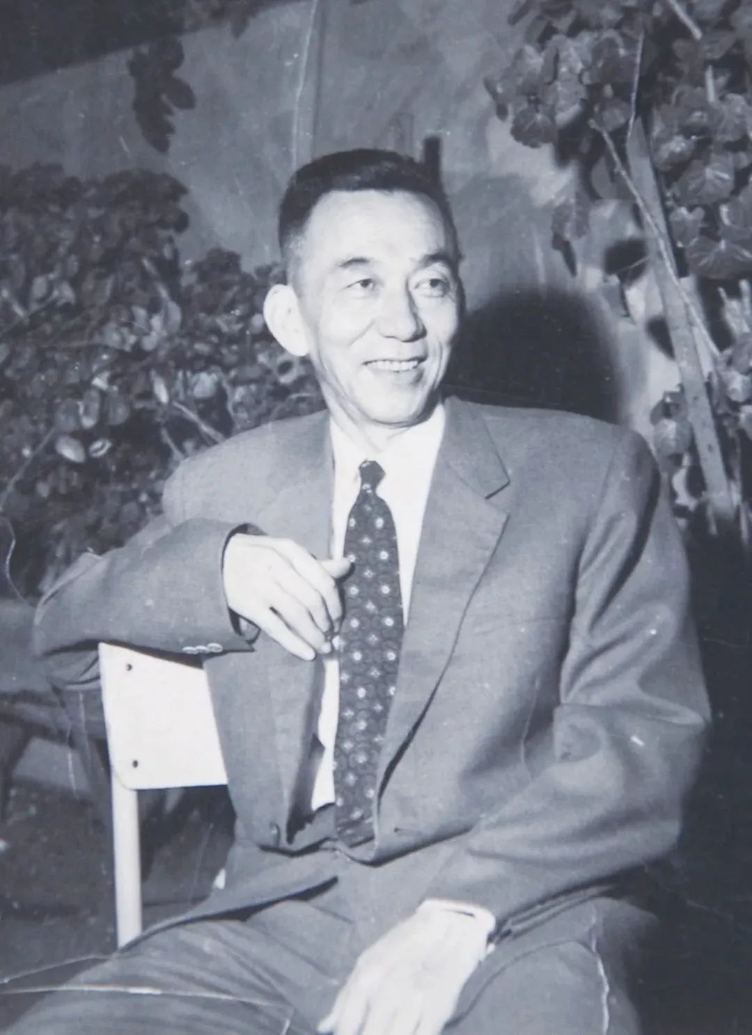 王昆仑(1902-1985),原名汝玙,字鲁瞻,江苏无锡人,民革创始人之一。1949年后,曾任政务院政务委员,北京市副市长,民革中央主席、全国政协副主席等职。