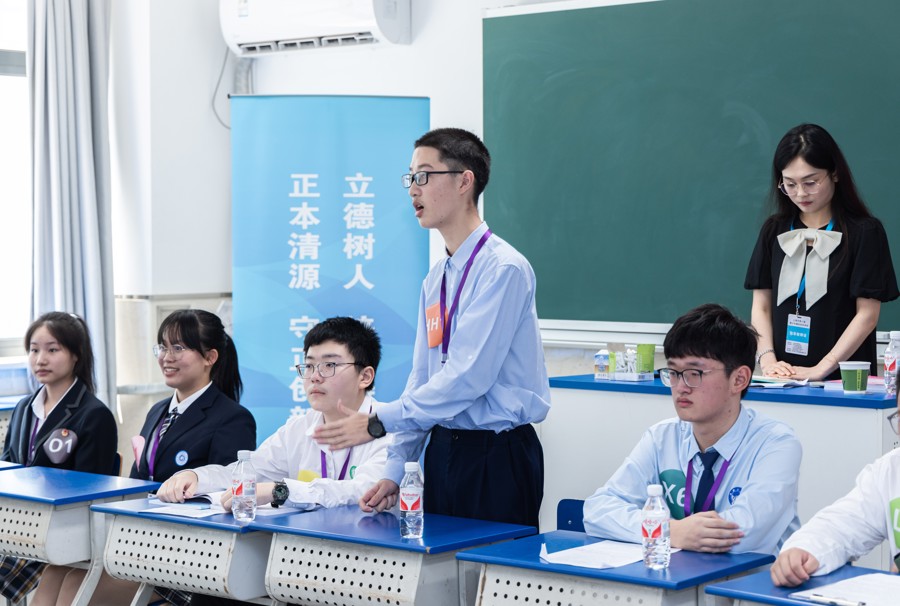 青少年模拟政协活动现场。