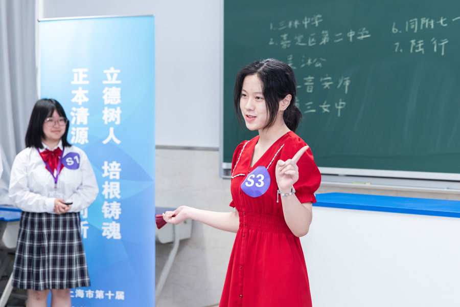 青少年模拟政协活动现场。