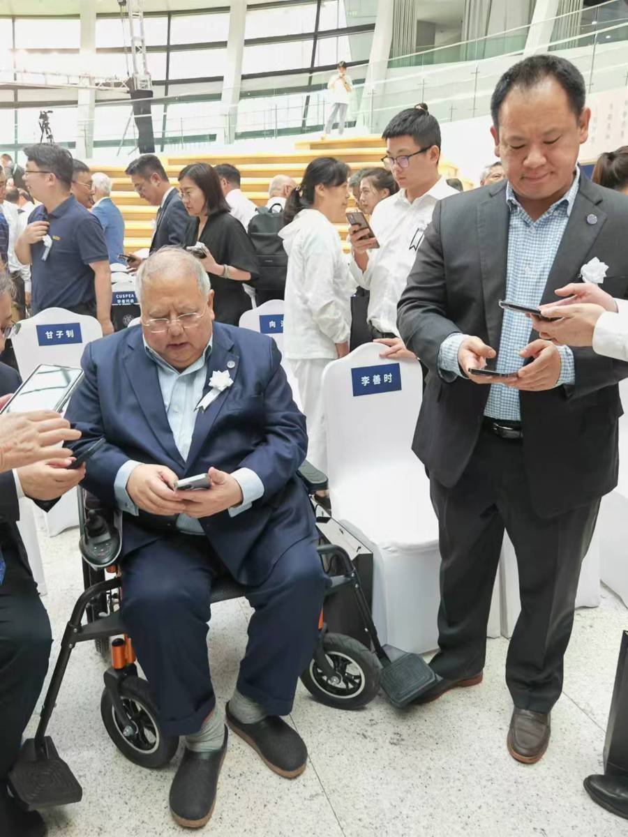 李中清（左）与李善时教授在现场。徐瑞哲 摄