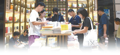 钟书阁安徽合肥首店开业。方好 摄