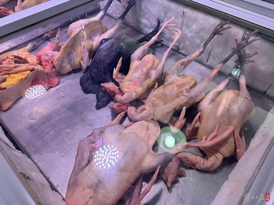 都是新灯,但灯光颜色仍有差异