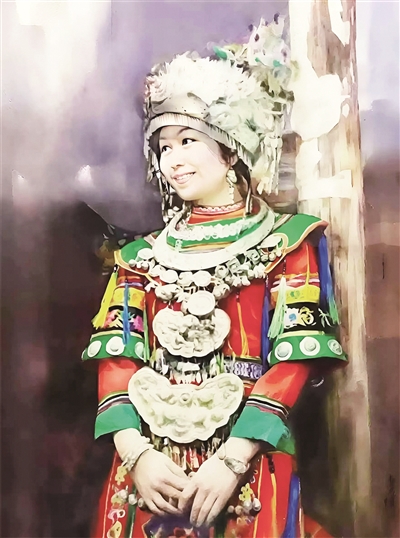 侗寨少女(国画) 李伟