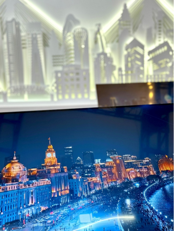 浦江西岸的地标剪影与航拍影像