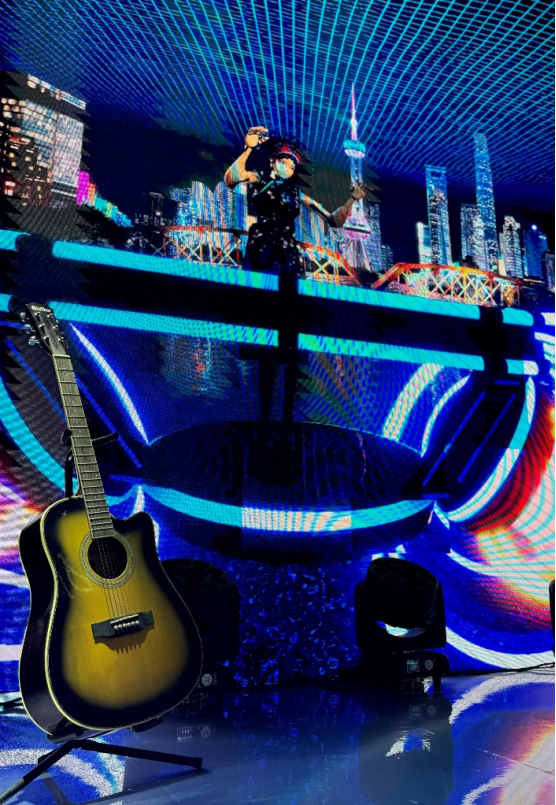 “AI电音节”里的虚拟人DJ在苏河上演绎童谣新调