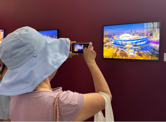 “光年美术馆”的光栅画让摄影作品动了起来